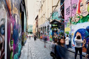 Melbourne_01_Hosier-Lane_F_Visit-Victoria.jpg