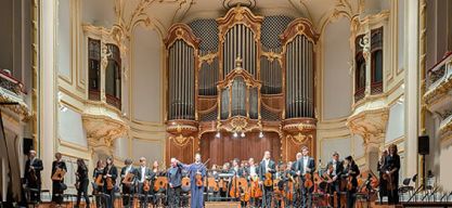 Elfischer Zauber über der Laeiszhalle
