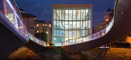 Ingrid Hora – Wasserballett an der Medienfassade